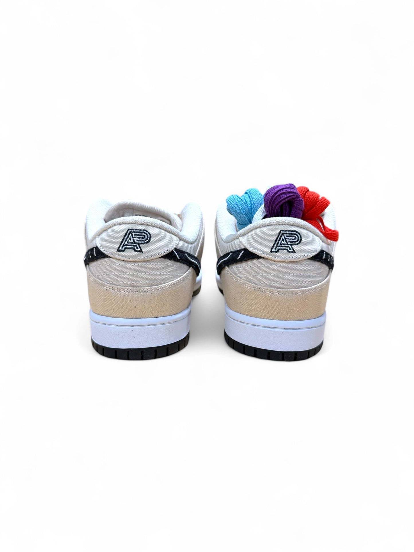 Albino & Preto Nike SB Dunk Low