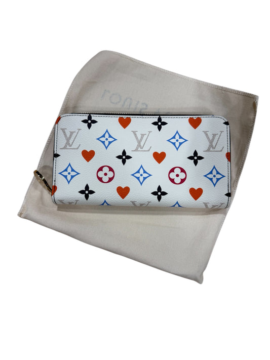 Louis Vuitton Zippy Wallet "Game On" White