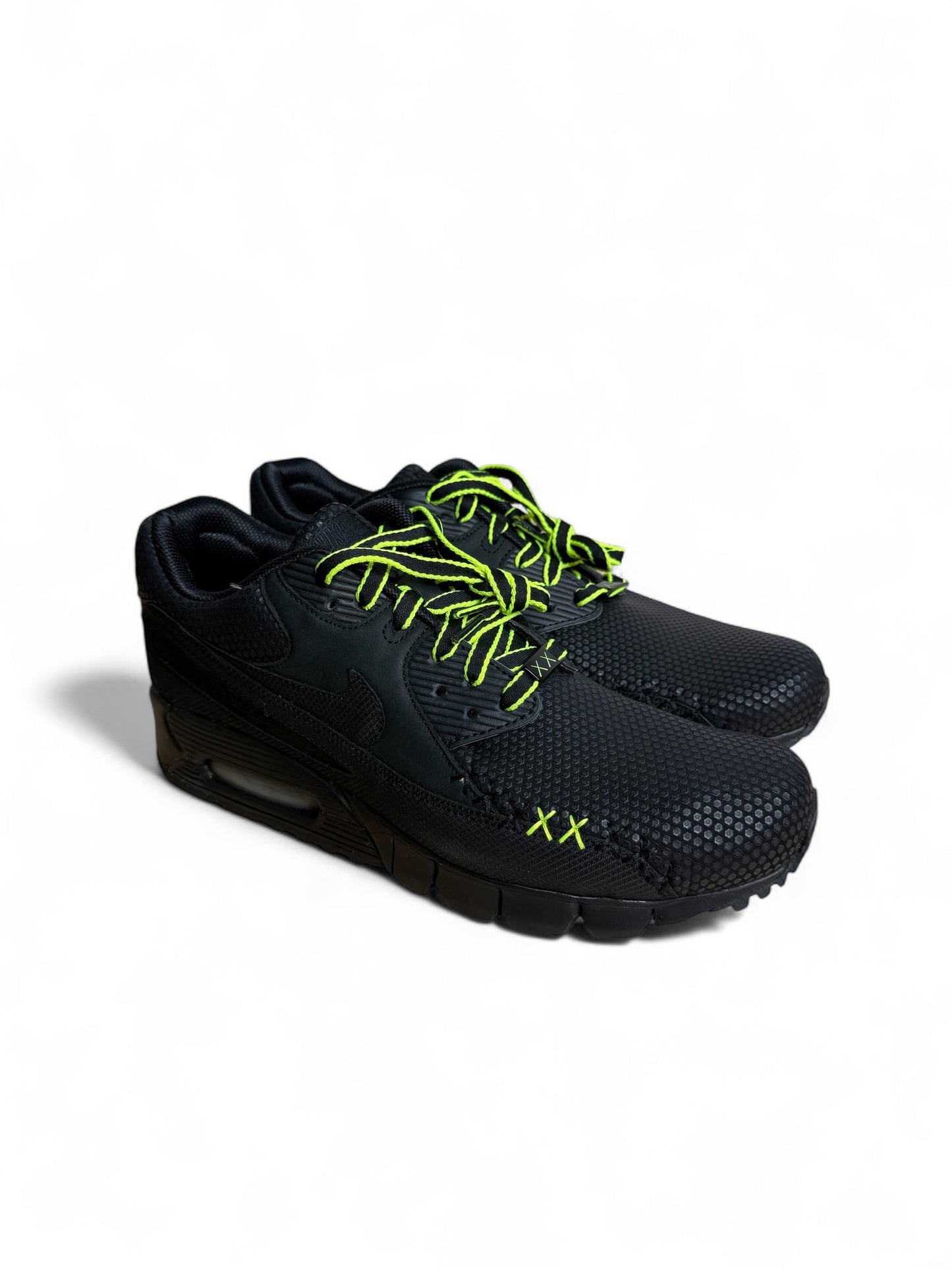 Kaws Am90 Current Black Volt