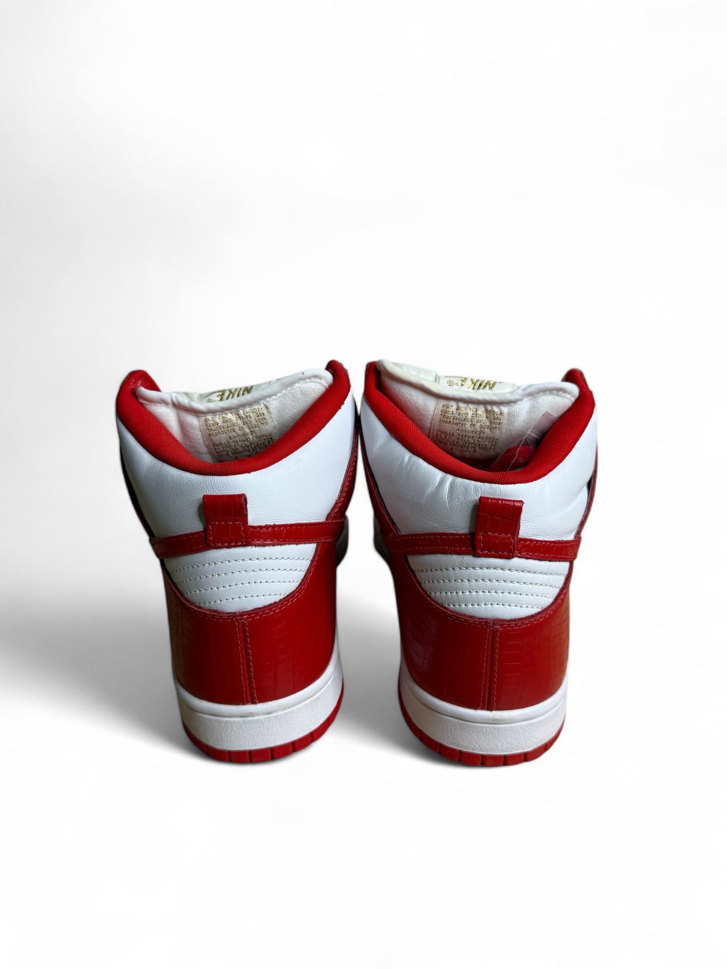 Nike SB Dunk High Supreme Red Star