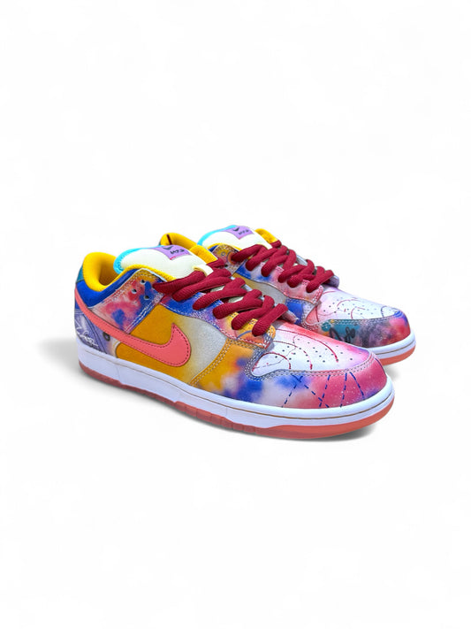 Friends & Family Futura Laboratories Nike SB Dunk Low (Sunblush)